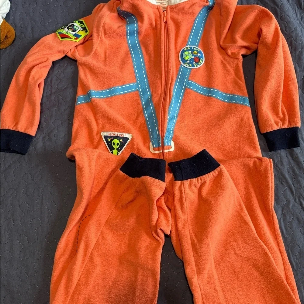 Bundle of 13  Kids Pajamas. Size Kids Small